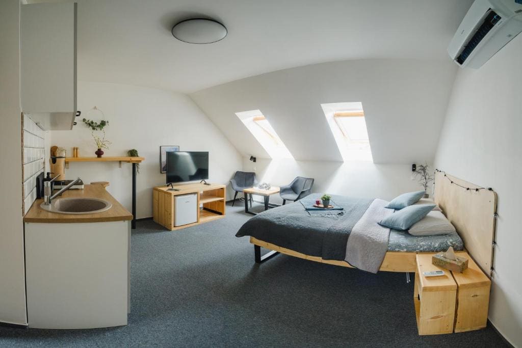 Treehouse Apartments - Main view