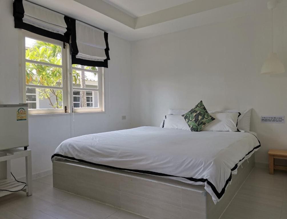 1715 House - White Rhino - Main view