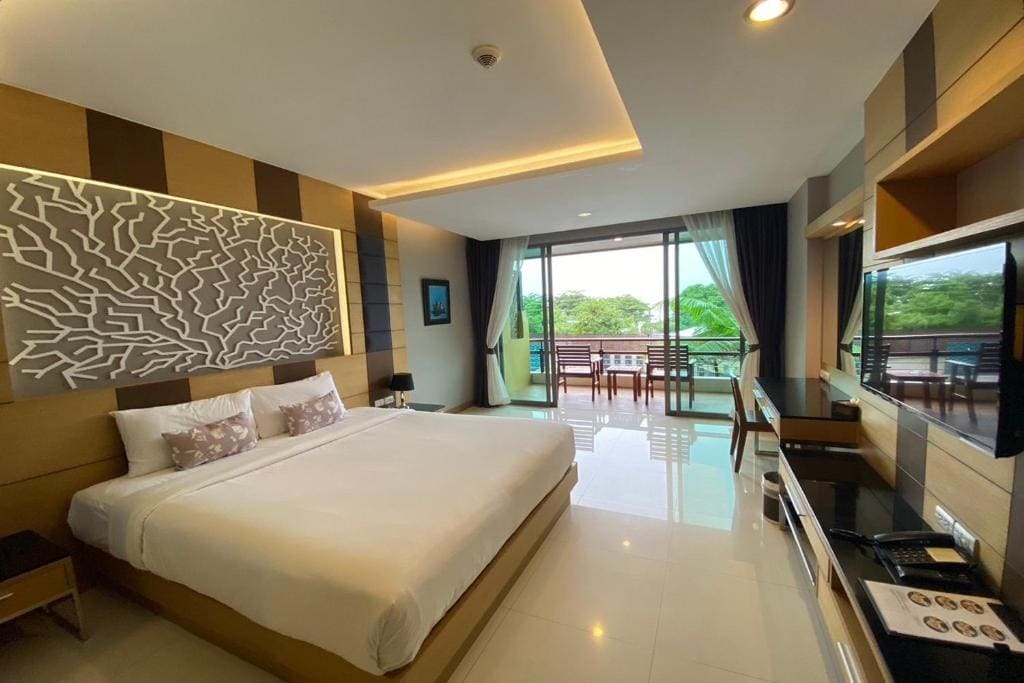 Aqua Resort Phuket - Near Beach and Chalong Pier - View 2