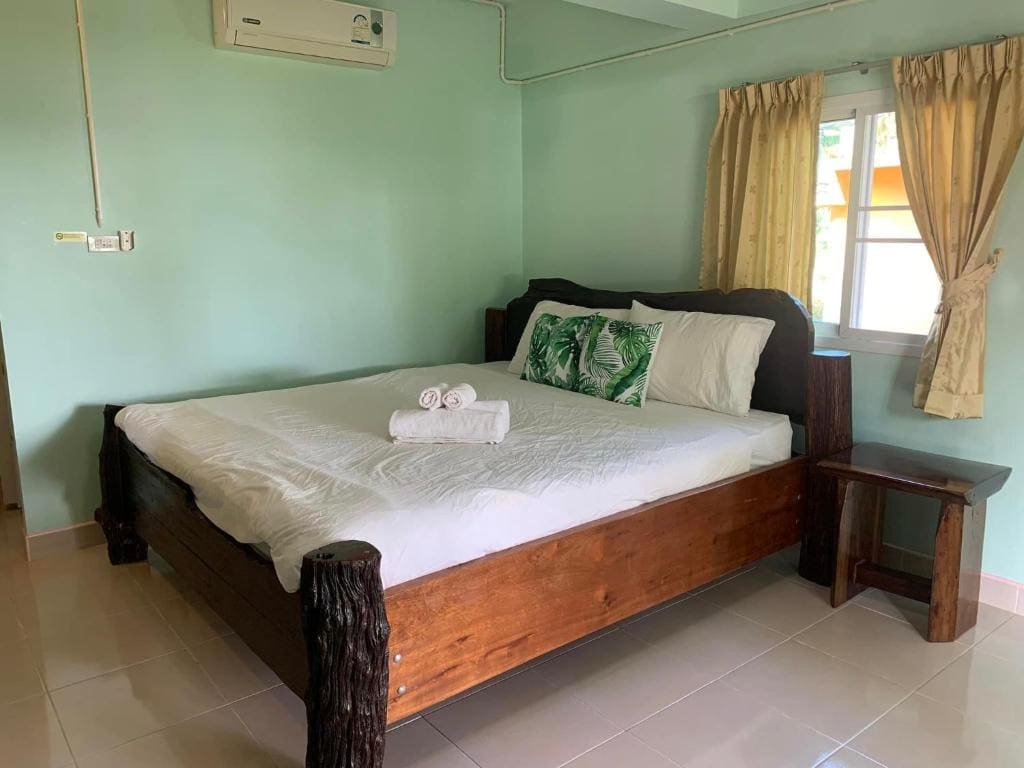 AtMyHomeStay Bangsaphan - Main view