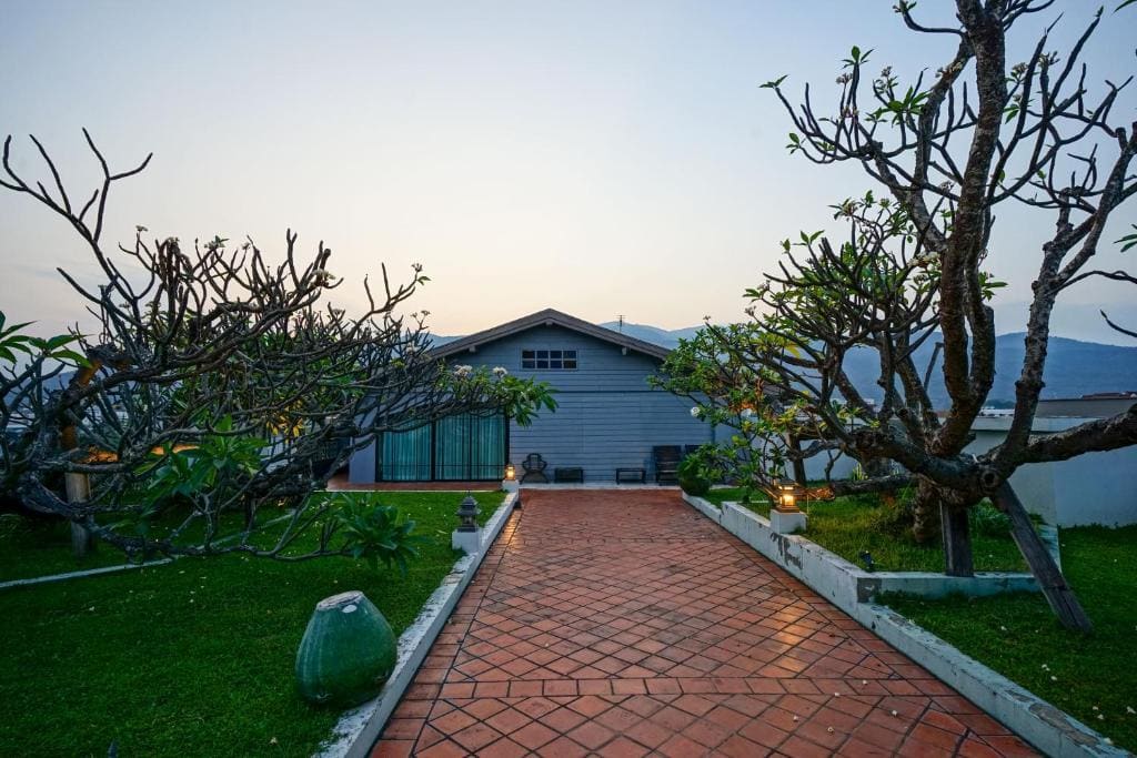 At Pingnakorn Nimman Hotel - Main view