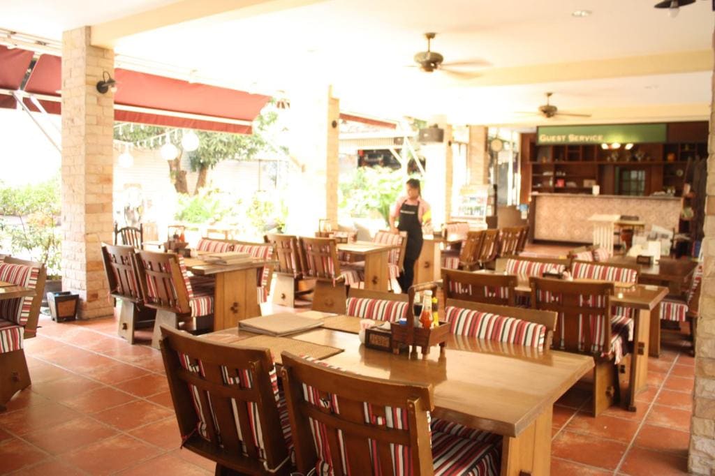 Feung Nakorn Balcony Rooms and Cafe - View 6
