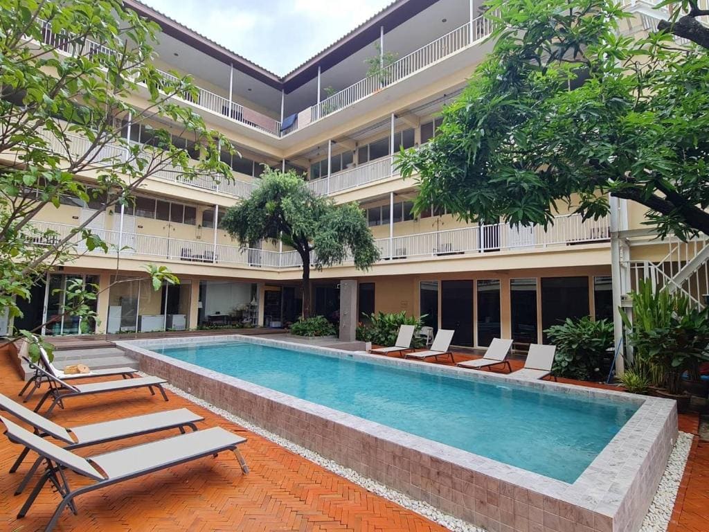 Feung Nakorn Balcony Rooms and Cafe - View 3