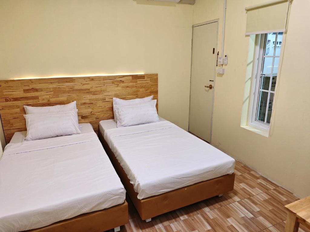 latitude 13 Room & breakfast - View 2