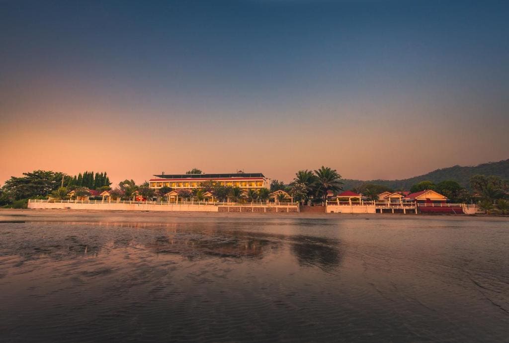 New Travel Beach Hotel & Resort - Main view