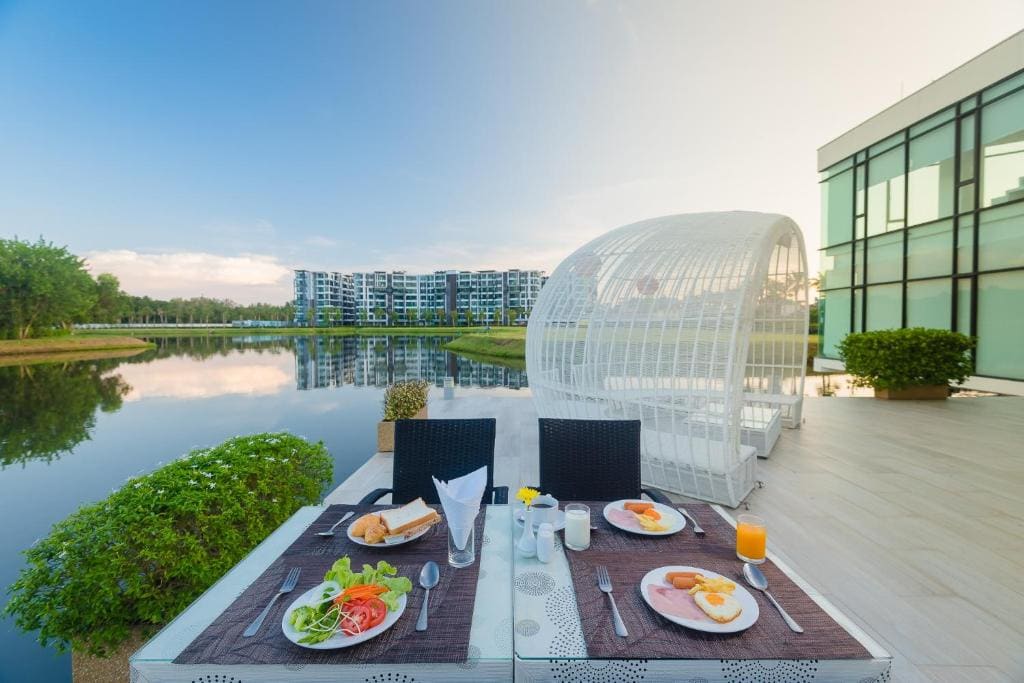 Wyndham Phuket Airport - Main view