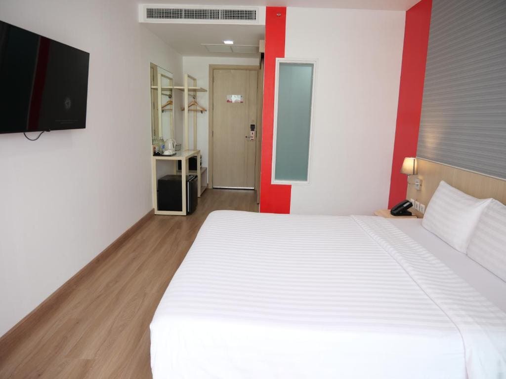 SLEEP WITH ME HOTEL design hotel @ patong - View 2
