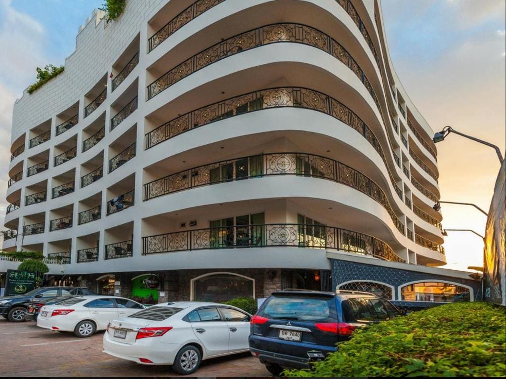 Tara Court Hotel - Main view