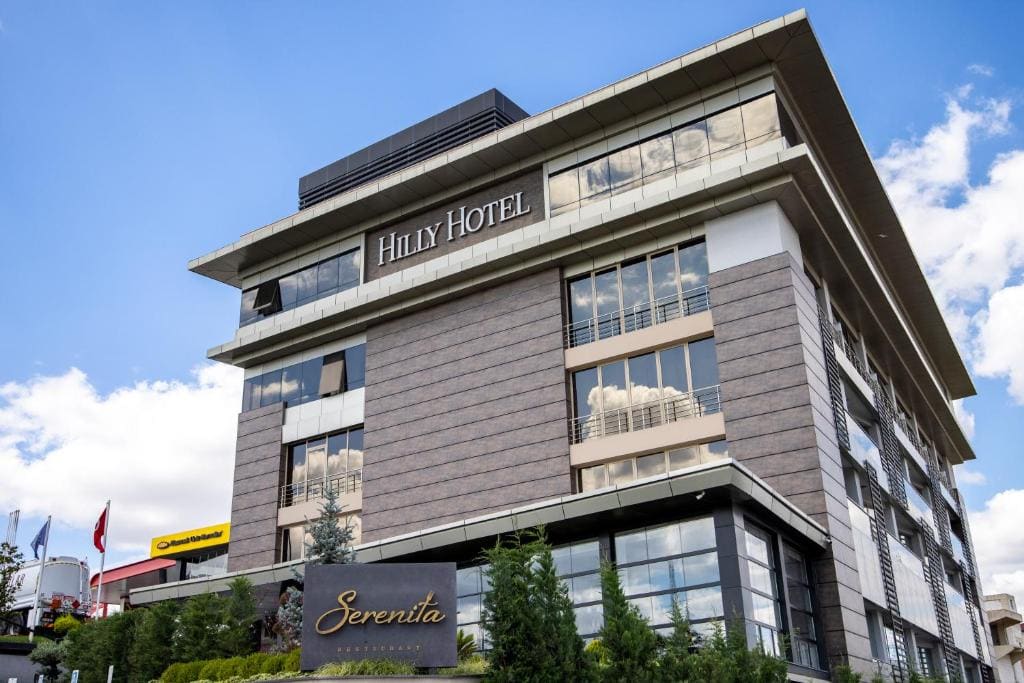 Hilly Hotel - Main view