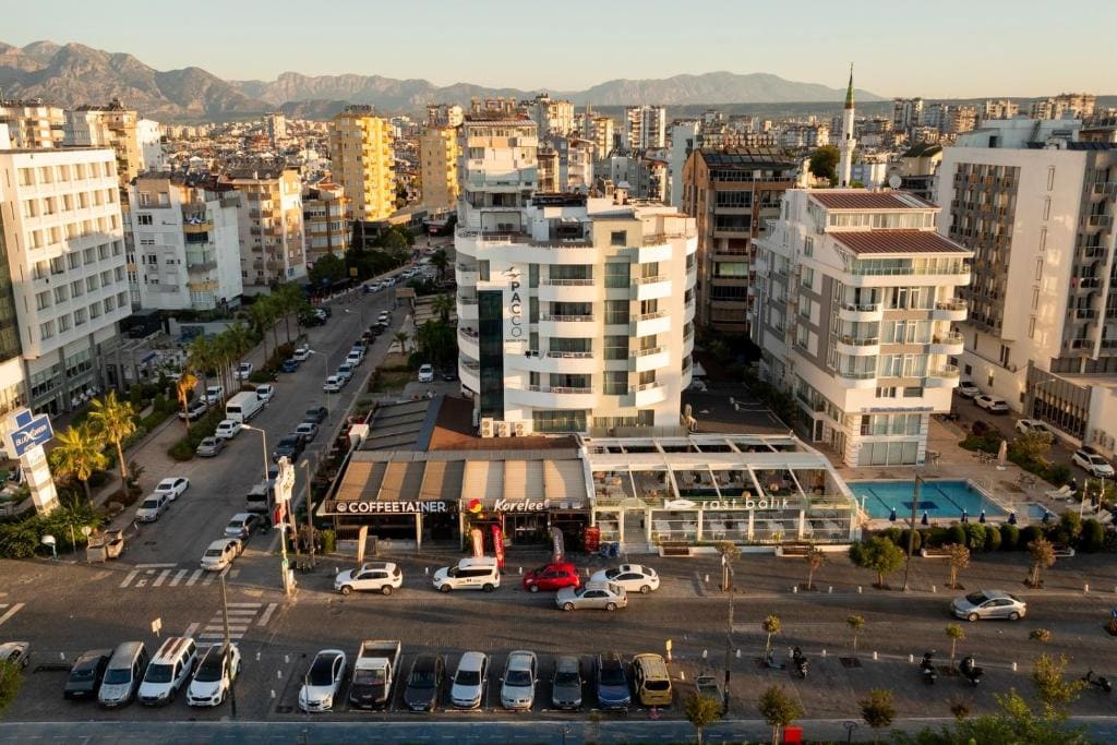 Reo Hotel - View 2