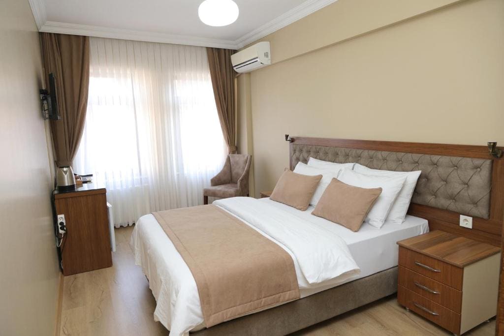 Ramparts Hotel - View 2