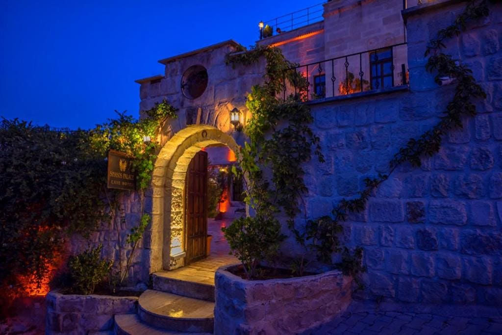 Sinasos Palace Cave Hotel - Main view