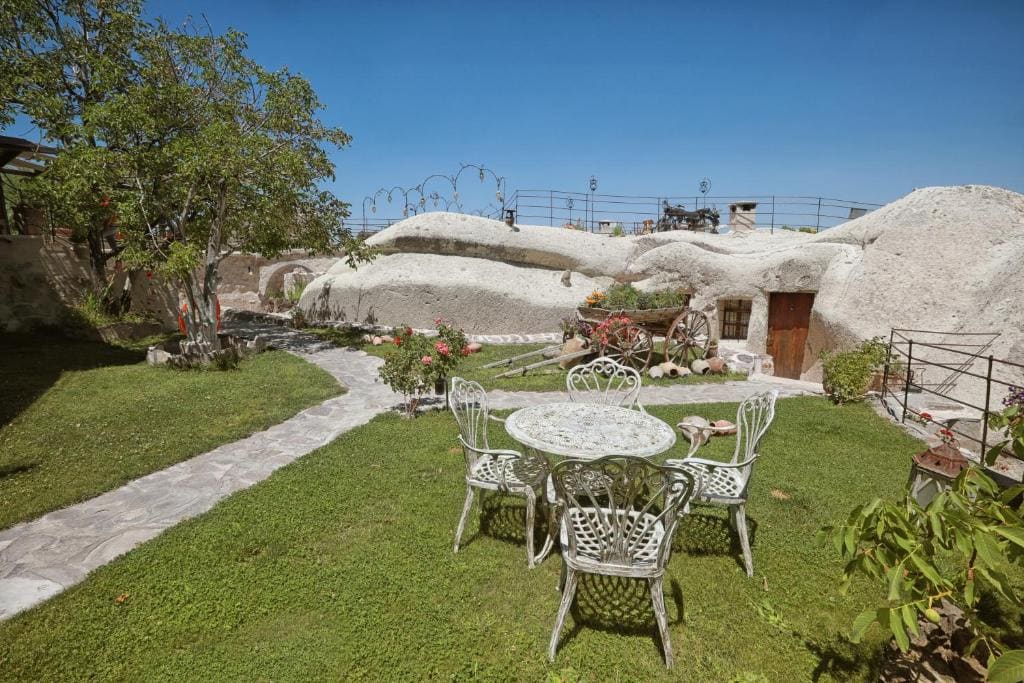 Traveller's Cave Hotel - View 3