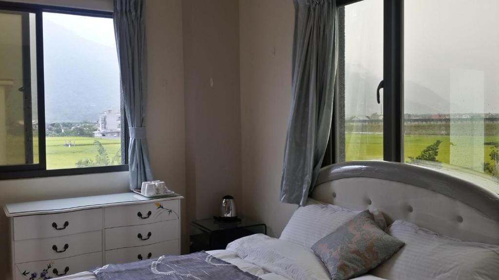 Slow Fly B&B - View 3