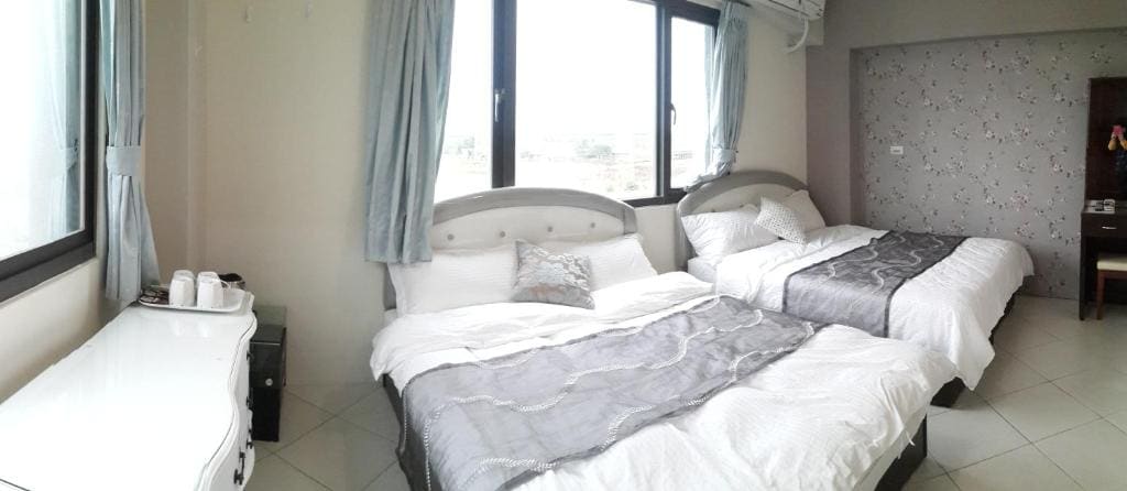 Slow Fly B&B - Main view