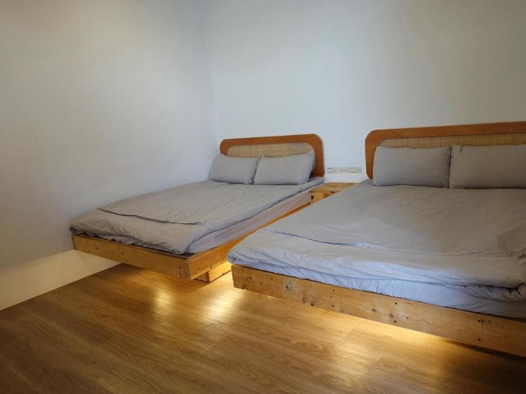 Summerflow Hostel - Main view