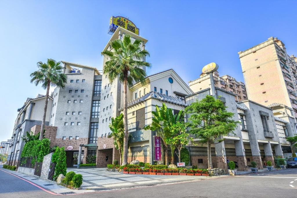 Purple Garden Motel - Main view