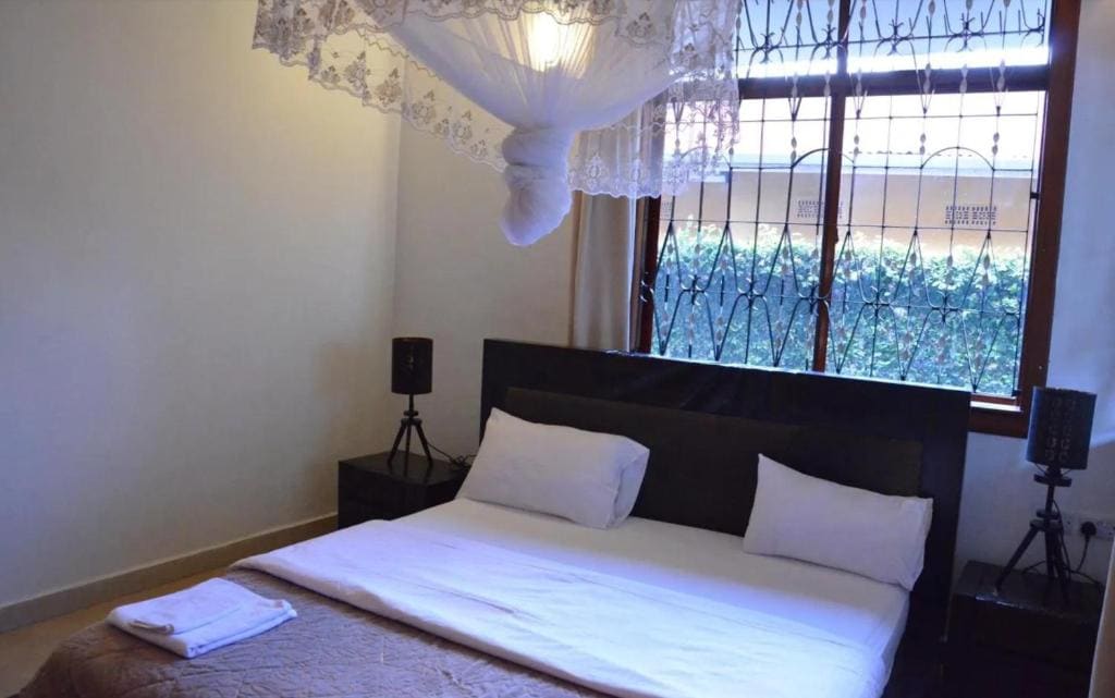 Barazani Garden House - View 2