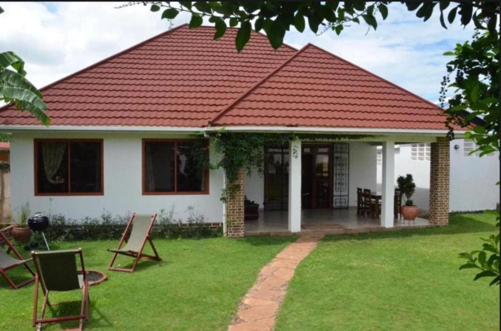 Barazani Garden House - Main view