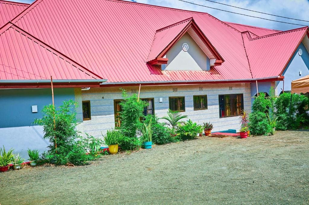 Safari Park House - Main view