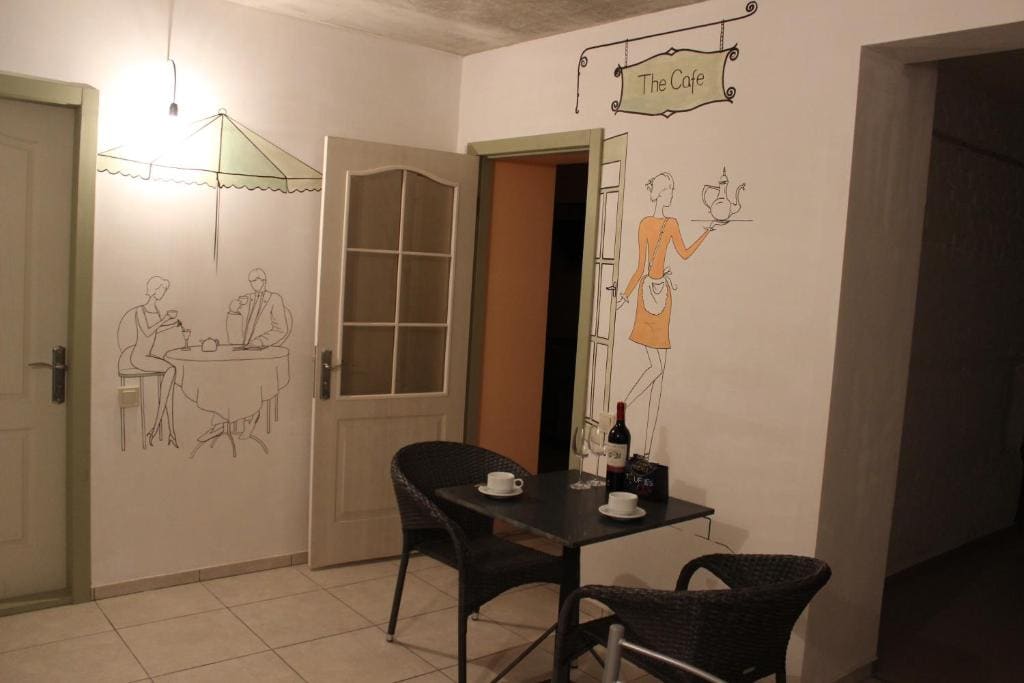 Hotel Barin House готель с бомбосховищем - View 3