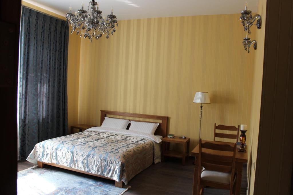 Hotel Barin House готель с бомбосховищем - View 2