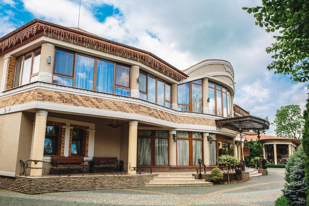Charda Hotel - Main view