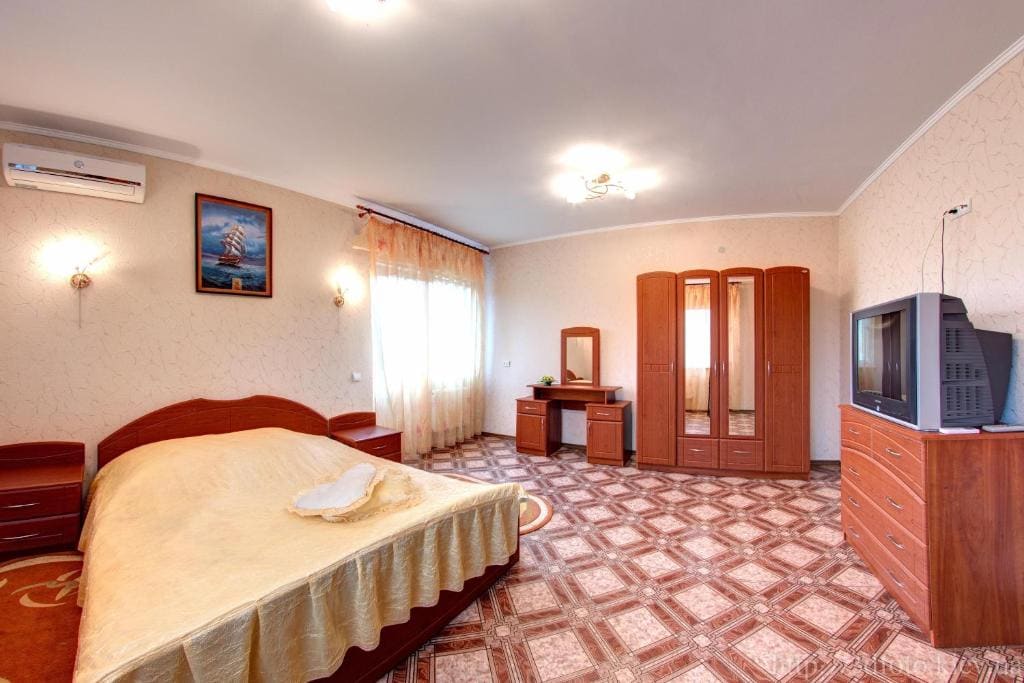 Hotel Aviator - View 2