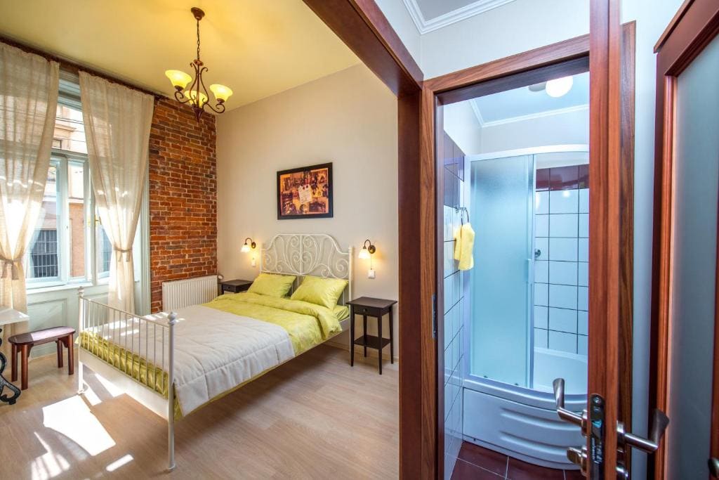 Post House Rooms - View 7