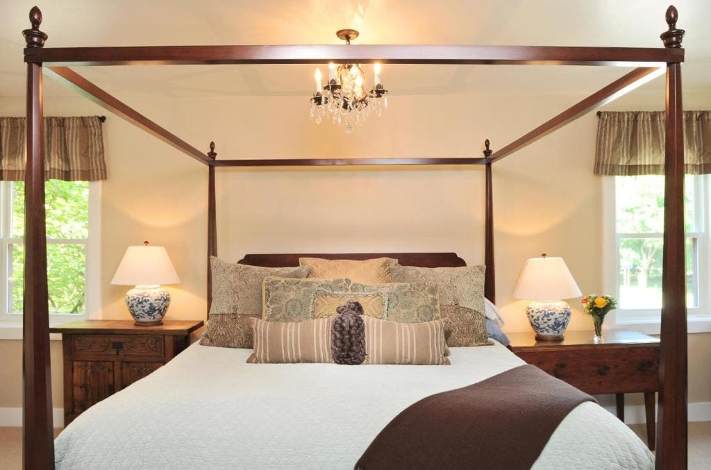 1795 Acorn Inn Bed and Breakfast - View 5