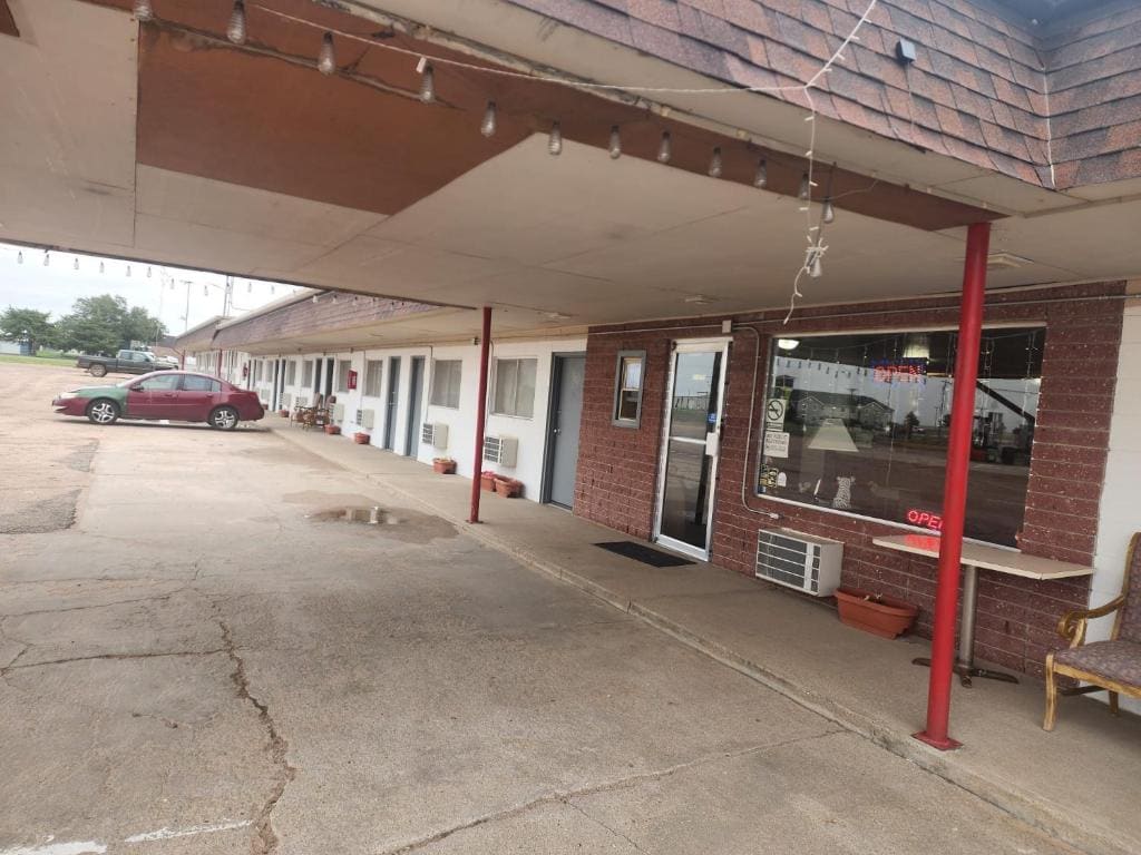First Inn By OYO Quinter Hwy 70 - View 4