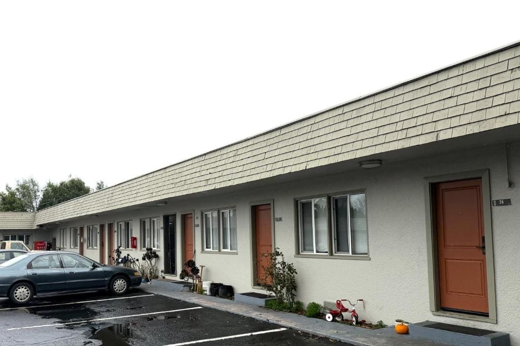 6 Rivers Motel Fortuna near Hwy 101 - View 5