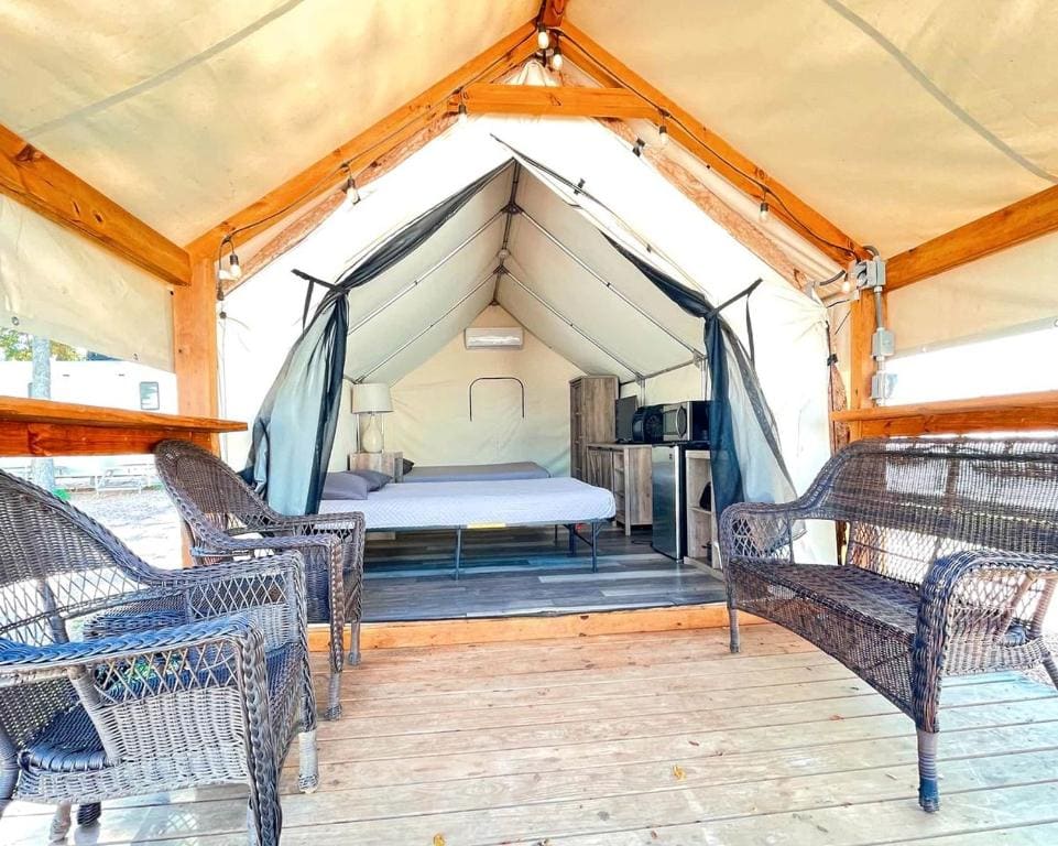 8 Son's Wonderful Nature Escape in Kingsbury, TX - View 2