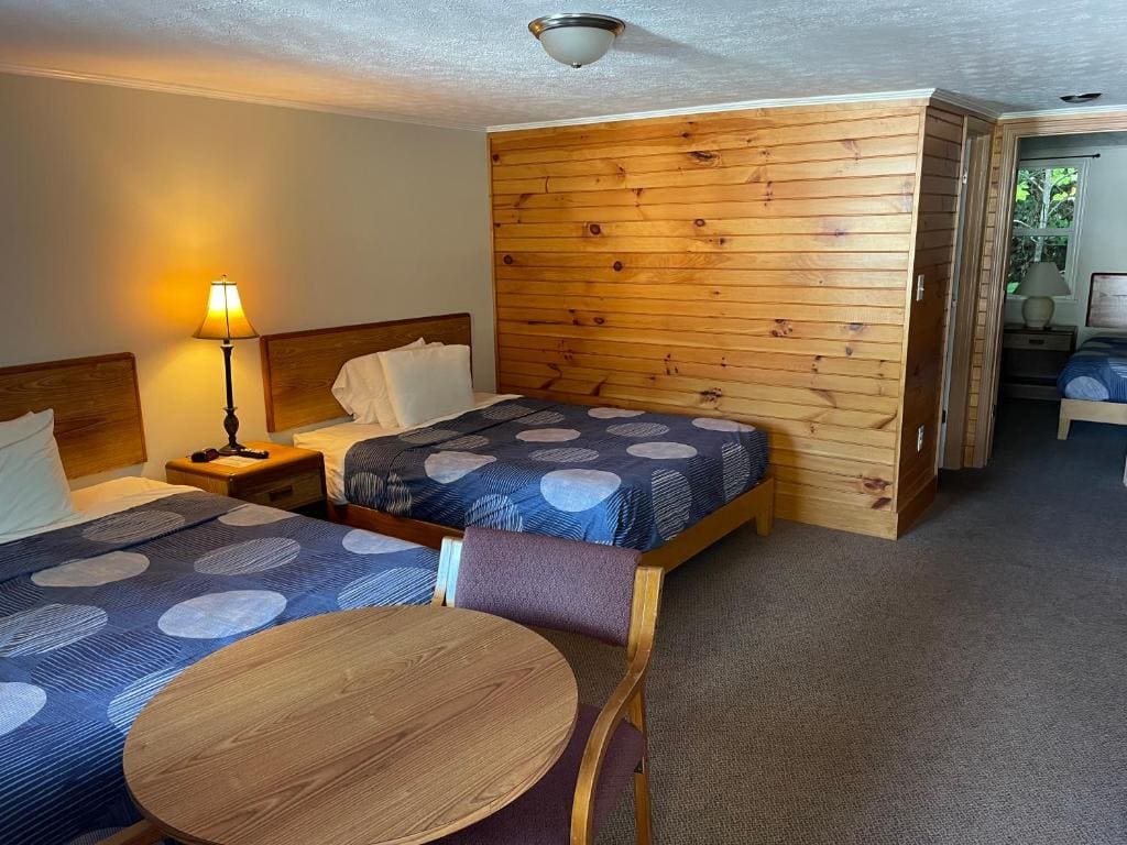 A Holiday Motel - Maggie Valley - View 2
