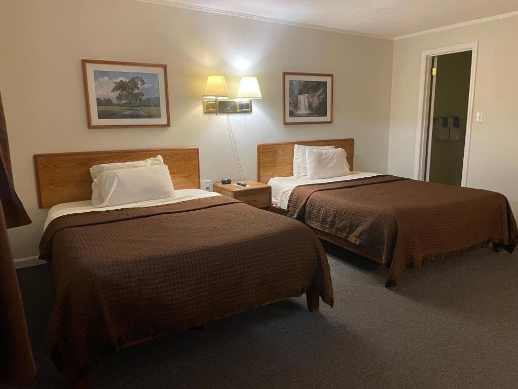 A Holiday Motel - Maggie Valley - View 6
