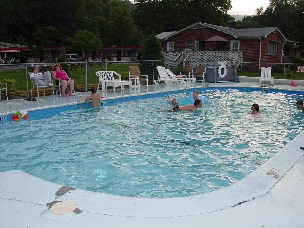 A Holiday Motel - Maggie Valley - View 4