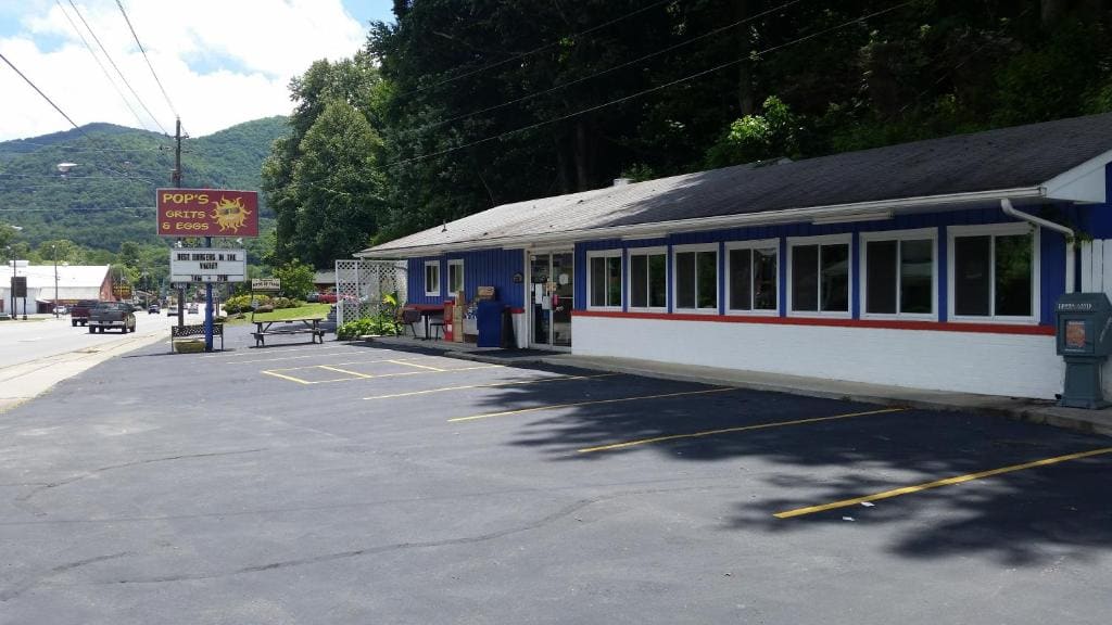 A Holiday Motel - Maggie Valley - Main view