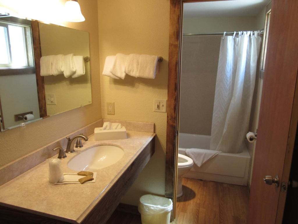 Al's Westward Ho Motel - View 4