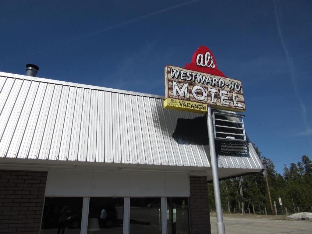 Al's Westward Ho Motel - Main view