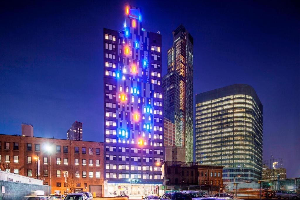 Aloft Long Island City-Manhattan View - Main view