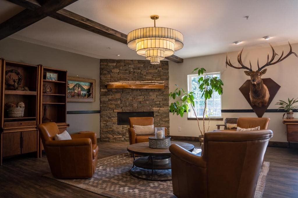 Blue Elk Inn - View 3