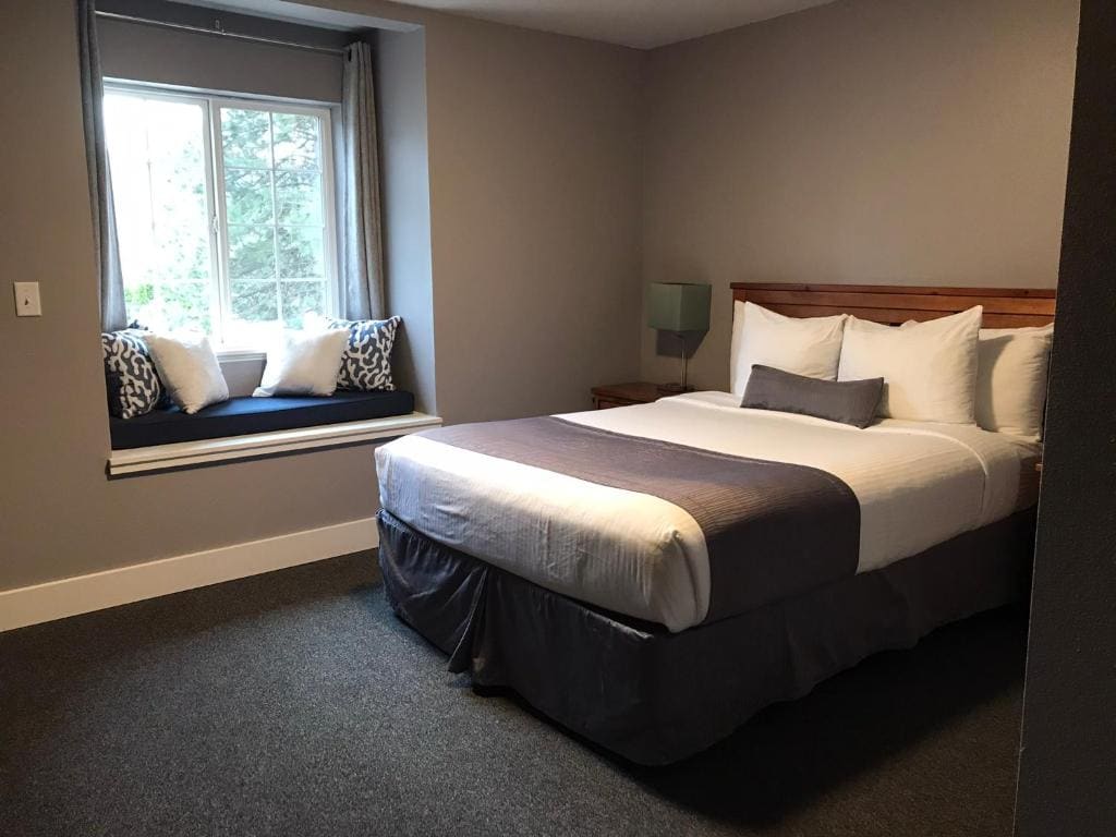 Blue Elk Inn - View 2