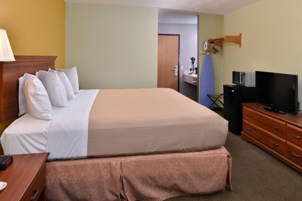 Americas Best Value Inn - Seymour - View 7