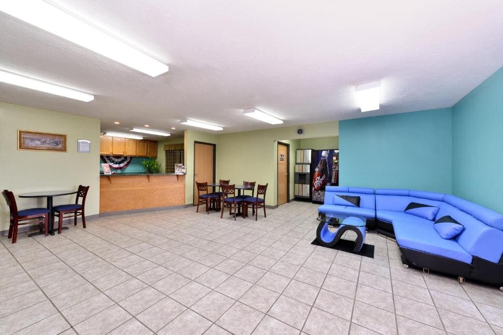 Americas Best Value Inn - Seymour - View 3
