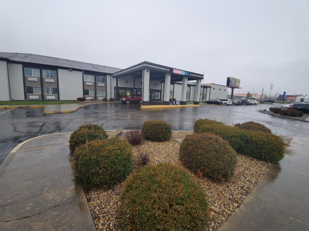Royal Inn Hotel - Main view