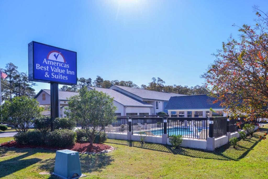 Americas Best Value Inn & Suites Bastrop - Main view