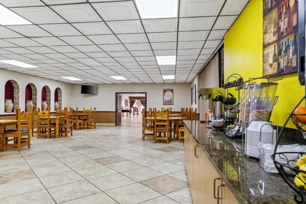 Econo Lodge Carlsbad Caverns Area - View 3