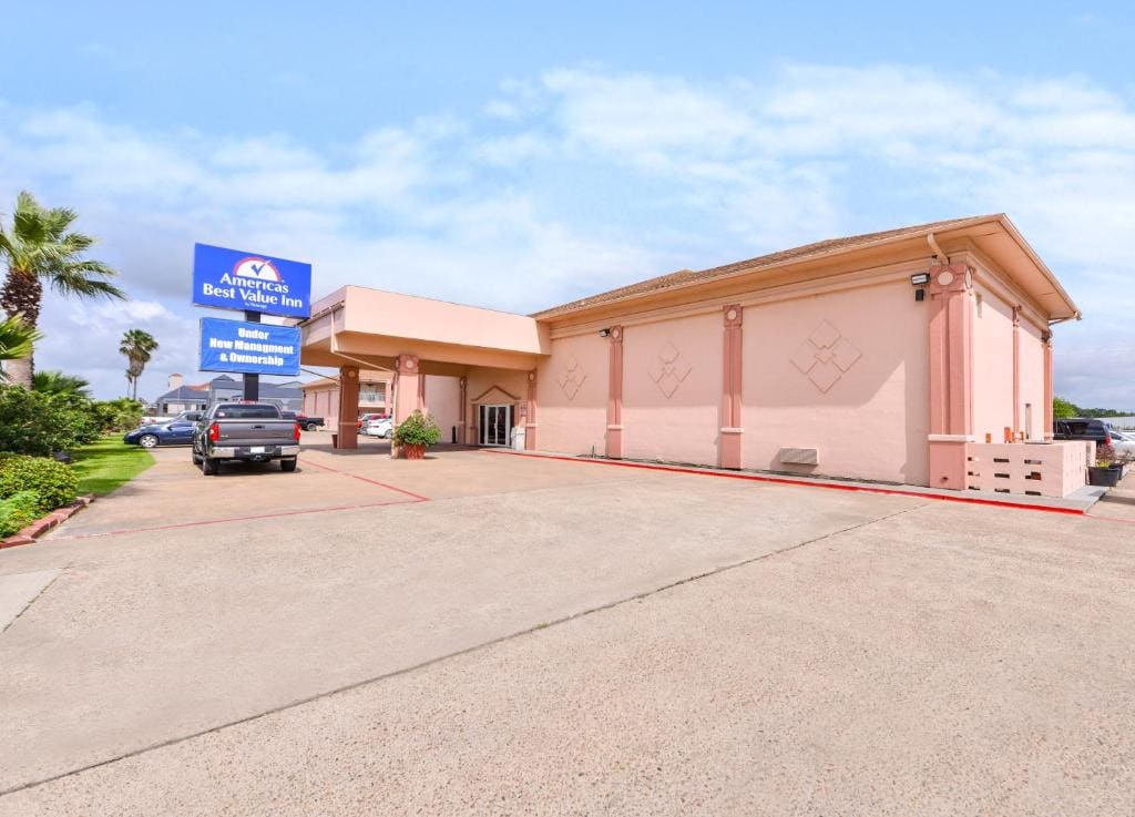 Americas Best Value Inn Clute - Main view