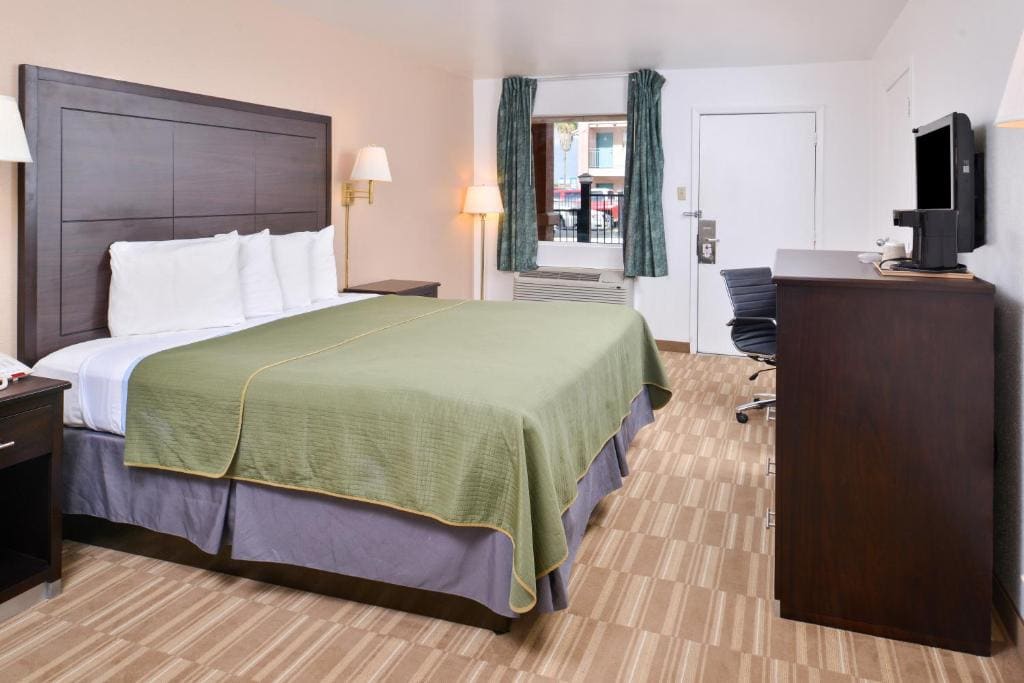 Americas Best Value Inn Clute - View 2