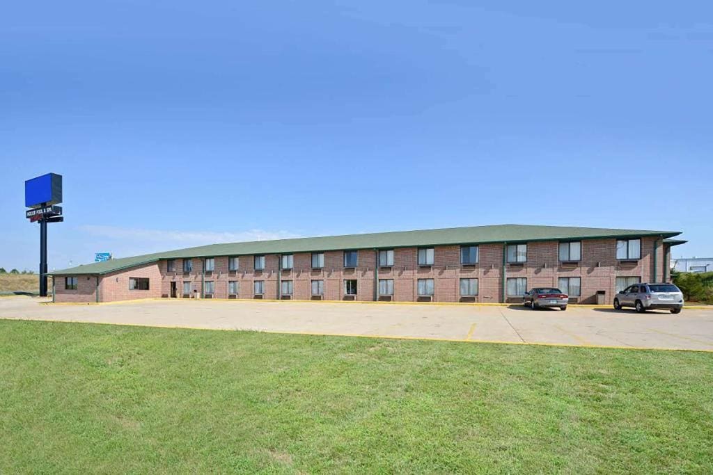 Days Inn by Wyndham Ozark Springfield - Main view